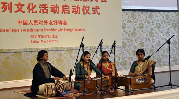 Artists perform to mark the 150th birth anniversary of Rabindranath Tagore in Beijing on May 7, 2011. [Wang Zhiyong/China.org.cn]