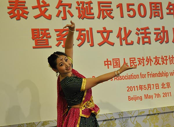 Artists perform to mark the 150th birth anniversary of Rabindranath Tagore in Beijing on May 7, 2011. [Wang Zhiyong/China.org.cn]