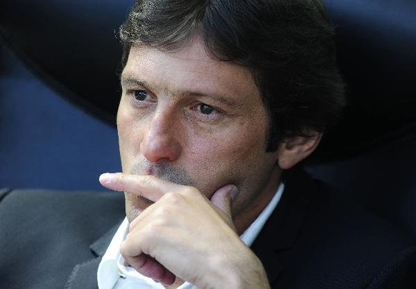 Inter Milan's coach Leonardo looks on during the Italian Serie A soccer match against Fiorentina at the San Siro Stadium in Milan May 8, 2011. (Xinhua/Reuters Photo) 