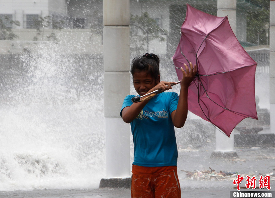 Tropical storm Aere lashes the northeastern Philippines on May 8, killing 15 people as of Monday. About 21,320 families or 111,473 people, mostly from Bicol and eastern Visayas regions, have been affected. [Chinanews.com]