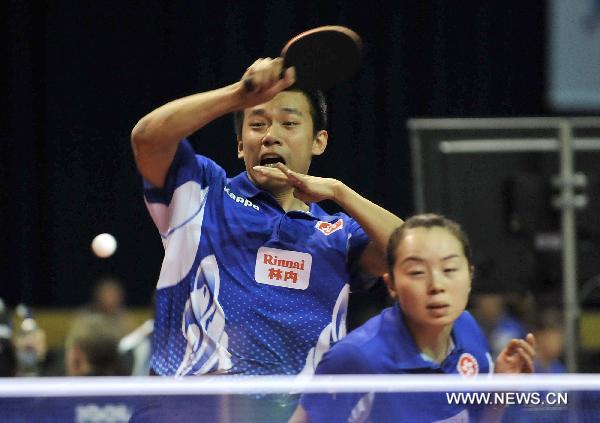 Tang Peng (Rear) and Tie Yana from China's Hong Kong compete in the first round match of mixed doubles against Andre Silva and Maria Xiao of Portugal in the 2011 World Table Tennis Championships (WTTC) in Rotterdam, the Netherlands, May 9, 2011. Tang Peng and Tie Yana won with 3:1. [Wu Wei/Xinhua]