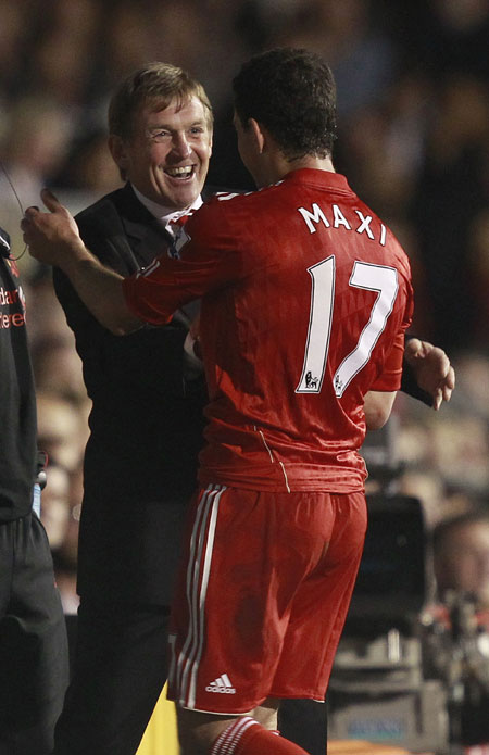 Liverpool manager Kenny Dalglish congratulates Maxi Rodriguez for scoring 3 goals as he is substituted during their English Premier League soccer match against Fulham at Craven Cottage in London May 9, 2011Liverpool improved its chances of finishing fifth in the Premier League and earning a spot in next season's Europa League by winning 5-2 at Fulham on Monday. [Xinhua/Reuters]