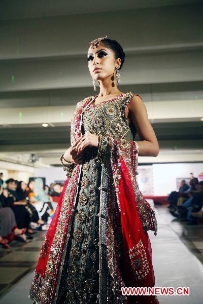 A Pakistani model presents a creation of Pakistani designer Arshad during a fashion show promoting soft image of Pakistan in northwest Pakistan's Peshawar on May 9, 2011.