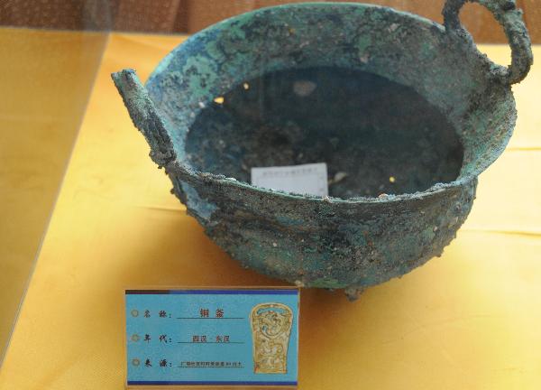 Photo taken on May 9, 2011, shows a bronze kettle unearthed in an ancient noble tomb in Guangnan County, southwest China's Yunnan Province.