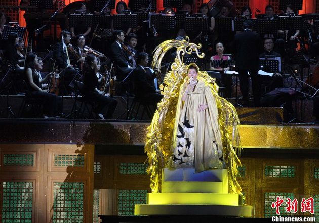 Song Zuying, one of the most capable singers on the Chinese stage, held her first solo concert in Taiwan on Sunday night. 