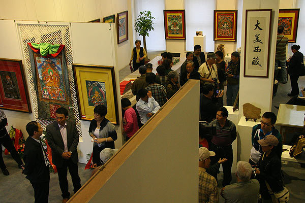 Hosted by Grand Views Tibet Gallery and sponsored by the Ministry of Culture, the month-long exhibit displays more than 40 paintings by four Thangka painters.