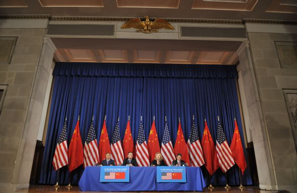 (L to R) China's State Councilor Dai Bingguo, China's Vice Premier Wang Qishan, US Secretary of State Hillary Clinton and US Treasury Secretary Tim Geithner jointly meet the press in Washington, the United States, on May 10, 2011. [Xinhua]