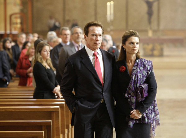 California Governor Arnold Schwarzengger and his wife Maria Shriver (R) attend funeral services for Italian film producer Dino De Laurentiis in Los Angeles November 15, 2010.