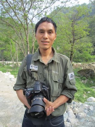 48-year-old Deng Jianxin has been engaged in wildlife photography for over 14 years. [Wang Qian/china.org.cn] 