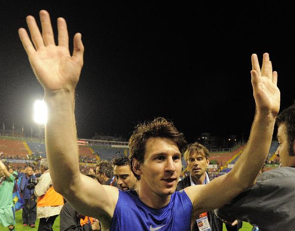 Barcelona player, Lionel Messi from Argentina celebrates after winning the Spanish La Liga league title at the end of the Spanish La Liga soccer match against Levante at the Ciutat de Valencia stadium in Valencia, Spain, Wednesday, May 11 , 2011. (Xinhua/AFP Photo)