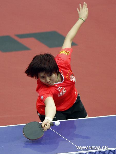 Li Xiaoxia of China returns the ball during the third round match of women's singles against Kim Jong of DPRK in World Table Tennis Championships (WTTC) at Ahoy Arena in Rotterdam, Netherlands, May 11, 2011. Li won 4-0. (Xinhua/Wang Lili)