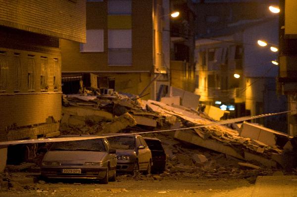 At least ten people were killed on Wednesday when two earthquakes, measuring 5.2 and 4.4 on the Richter scale respectively, rocked the region of Murcia in southeast Spain, AFP said. [Photo/Xinhua/AFP]