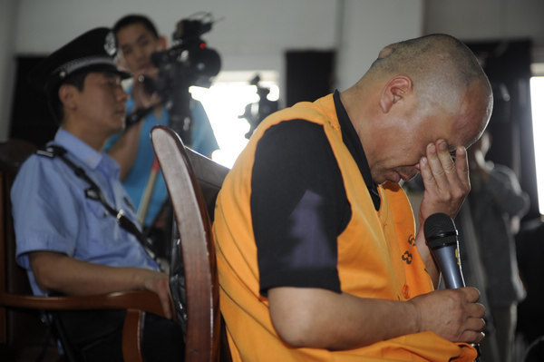 A man cries as he is sentenced to three months in prison and fined 2,000 yuan (US$300) for drunken driving in a court in Xi'an, Shaanxi province, on Tuesday.