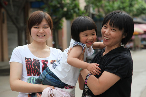 Chen Xingwen (C) is together with her mother and aunt (R) in Chenyin village of Dongpo district in Meishan, Southwest China's Sichuan province, May 10, 2011. The pretty girl Chen Xingwen was born in a temporary delivery room of Meishan People's Hospital on May 12, 2008. As the first baby who was born at the hospital after the devastating Sichuan earthquake, Chen suddenly became a well-known 'quake baby'.