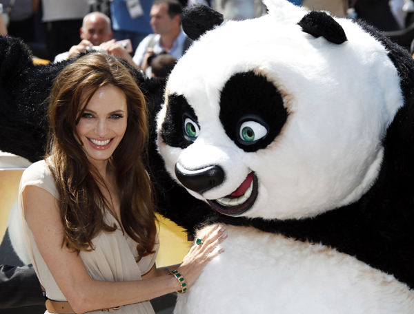 Voice actress Angelina Jolie poses during a photocall for the animated film 'Kung Fu Panda 2' during the Cannes Film Festival May 12, 2011. The Cannes film festival runs from May 11 to 22. [Xinhua/Reuters Photo]