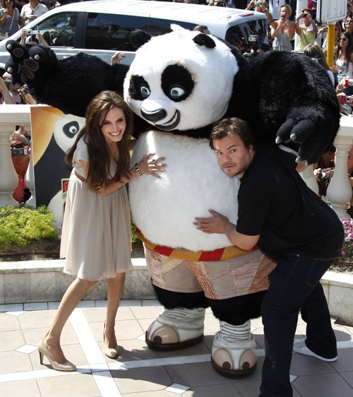 Voice actors Angelina Jolie and Jack Black pose during a photocall for the animated film 'Kung Fu Panda 2' during the Cannes Film Festival May 12, 2011. [Xinhua/Reuters Photo]