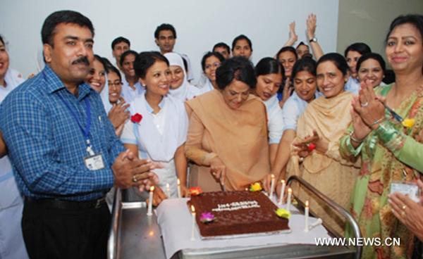 A member of Pakistani nurse community cuts a cake at a hospital to mark International Nursing Day in southwest Pakistan's Quetta, on May 12, 2011. [Xinhua/Hassan]