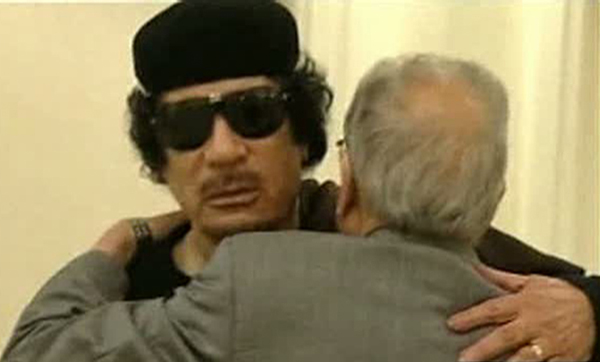 Muammar Gaddafi greets an official in a Tripoli hotel in this still image from a video by Libyan TV released May 11, 2011. [Xinhua/Reuters Photo]