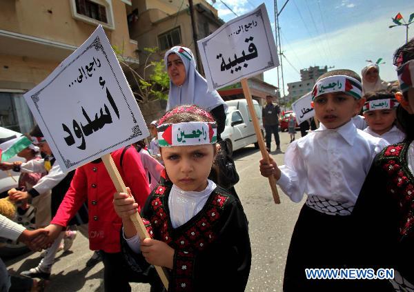 Palestinian kids attend a rally in Gaza City, May 12, 2011. [Xinhua/Yasser Qudih]