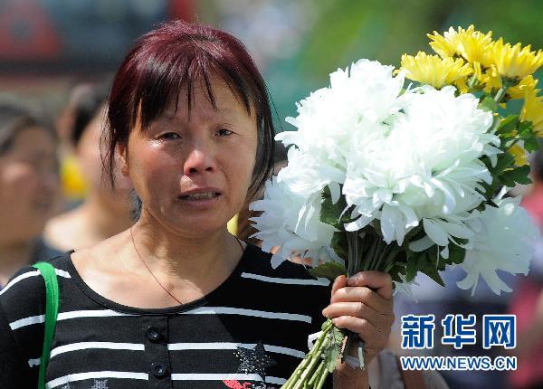 Families of victims gathered at a public ceremony in Beichuan, Sichuan Province, on May 12, 2011 to remember the victims of the Sichuan earthquake three years ago. 2011年5月12日四川省北川縣舉行公祭活動，紀念三年四大地震中的遇難者。