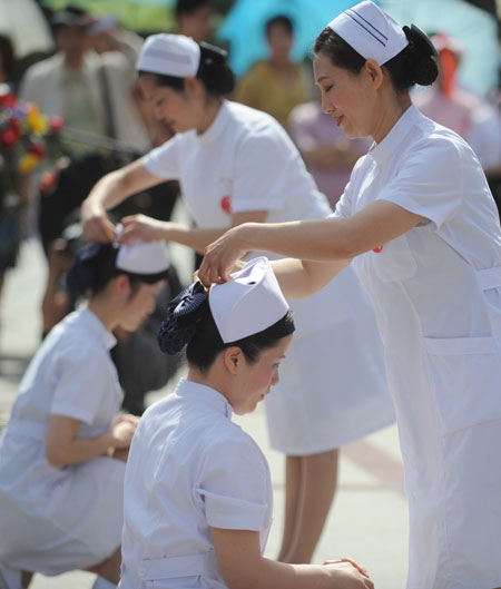 A hundred nurses from 13 hospitals in Yichang, Hubei Province, prepare for a good posture and etiquette contest.