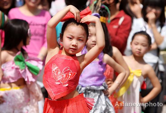 Environment-friendly show in primary school