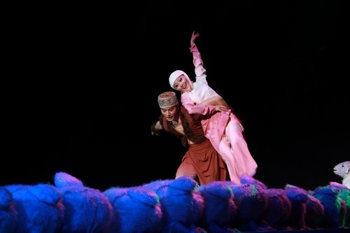 Dance drama Hua'er staged in Ningxia