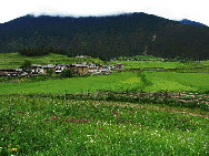 Tibet, the Roof of the World, is the highest region on Earth, with an average elevation of 4,900 meters. Located in a plateau north of the Himalayas, it is a mysterious, exotic place for many outsiders. Since the beginning of the 20th century, the massive, tranquil land with its majestic scenery and mysterious religious culture has exerted an awesome draw on travelers. [三人/forums.nphoto.net]