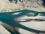 Tibet, the Roof of the World, is the highest region on Earth, with an average elevation of 4,900 meters. Located in a plateau north of the Himalayas, it is a mysterious, exotic place for many outsiders. Since the beginning of the 20th century, the massive, tranquil land with its majestic scenery and mysterious religious culture has exerted an awesome draw on travelers. [三人/forums.nphoto.net]