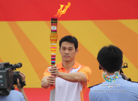 Torchbearer Zhou Jiawei starts the relay 