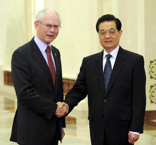 Chinese President Hu Jintao (R) shakes hands with visiting European Council President Herman Van Rompuy at the Great Hall of the People in Beijing, capital of China, May 16, 2011. Hu held talks with Van Rompuy in Beijing on Monday. 