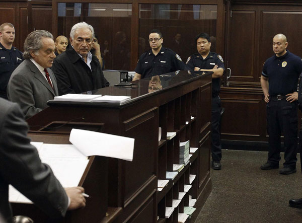 International Monetary Fund (IMF) chief Dominique Strauss-Kahn sits next to his lawyer Benjamin Brafman in Manhattan Criminal Court during his arraignment in New York May 16, 2011. [Photo/China Daily via Agencies]