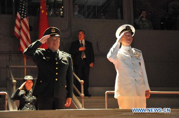 Chen Bingde (L), Chief of the General Staff of People&apos;s Liberation Army (PLA) of China, attends a ceremony with Chairman of U.S. Joint Chiefs of Staff Mike Mullen at Fort Myer in Washington, May 17, 2011. [Du Jing/Xinhua] 