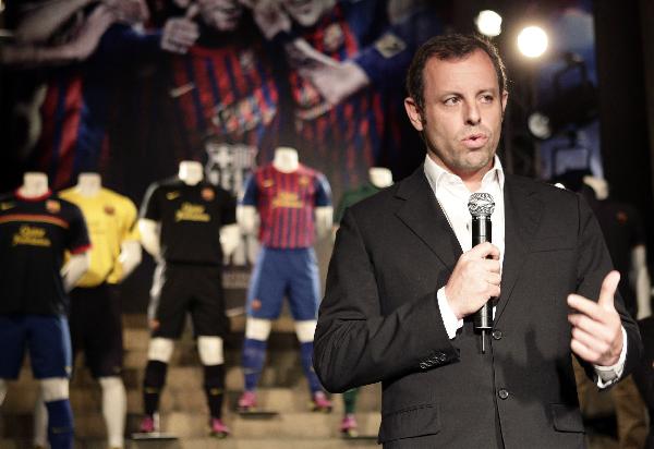 Barcelona's President Sandro Rosell speaks next to the new Barcelona jerseys for the 2011-2012 season with the Qatar Foundation logo during a presentation at Camp Nou stadium in Barcelona May 17, 2011. (Xinhua/Reuters Photo) 