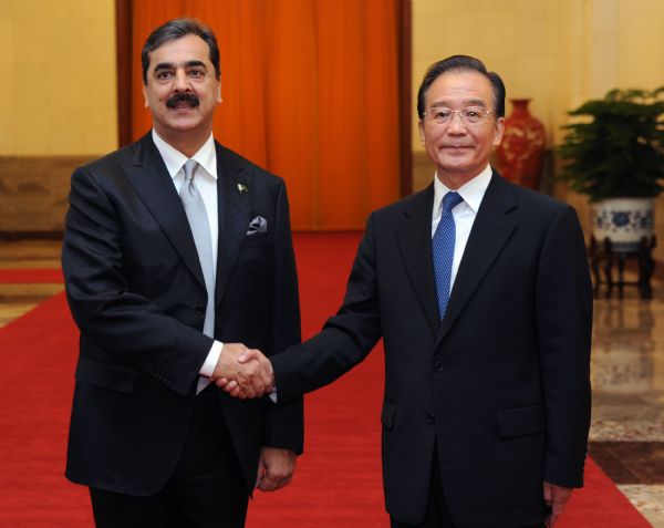 Chinese Premier Wen Jiabao (R) meets with visiting Pakistani Prime Minister Yousuf Raza Gilani in the Great Hall of the People in Beijing, capital of China, May 18, 2011. [Zhang Duo/Xinhua] 