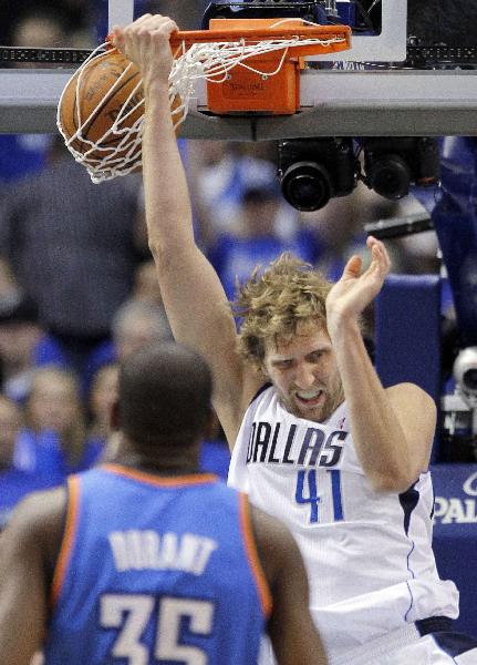 Dallas Mavericks power forward Dirk Nowitzki (R) dunks the ball in front of Oklahoma City Thunder small forward Kevin Durant during Game 1 of the NBA Western Conference Final basketball playoffs in Dallas, Texas May 17, 2011. (Xinhua/Reuters Photo) 