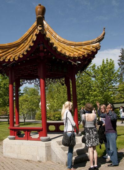 Swedish students view a Chinese traditional construction at the Chinese Embassy during an open day of the EU-China Year of Youth in Stockholm, Sweden, May 20, 2011.