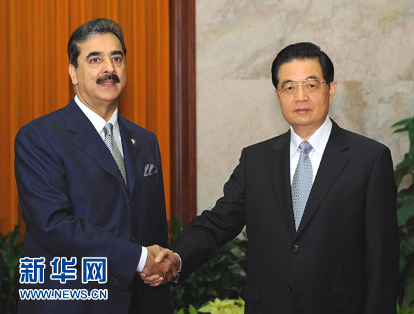 Chinese President Hu Jintao meets with visiting Pakistani Prime Minister Yousuf Raza Gilani in Beijing on May 20, 2011. 