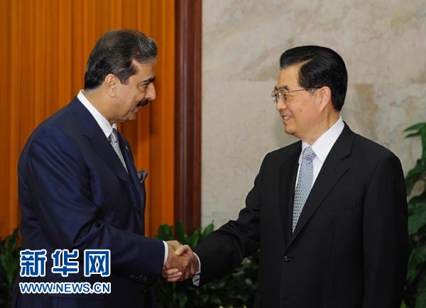 Chinese President Hu Jintao meets with visiting Pakistani Prime Minister Yousuf Raza Gilani in Beijing on May 20, 2011. 