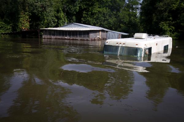Flooded U.S. heartland rivers feed Mississippi crests