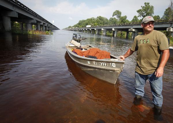 Flooded U.S. heartland rivers feed Mississippi crests
