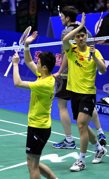 China's Cai Yun (L) and Fu Haifeng greet the audience after winning the match against Germany's Ingo Kindervater and Johannes Schottler at the 2011 Sudirman Cup in Qingdao, east China's Shandong Province, May 22, 2011. The Chinese pair won the match 2-0. (Xinhua/Kong Hui) 
