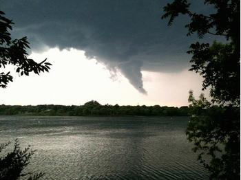 Tornado forms over Shawnee Lake in Topeka, Kansas. [Environment News Service]