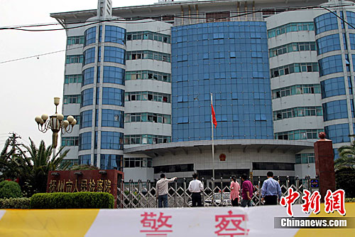 Explosions went off at three different locations in east China's Jiangxi Province Thursday morning. Police wrapped up search and rescue outside the Linchuan district government office Thursday afternoon.