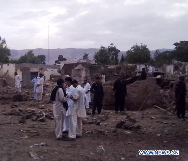 People gather at the blast site in northwest Pakistan's Hangu on May 26, 2011. [Stringer/Xinhua]