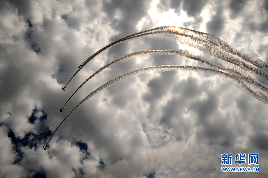 An aircraft performs aerobatics over Johns Beach in New York, the United States, May 28, 2011. 