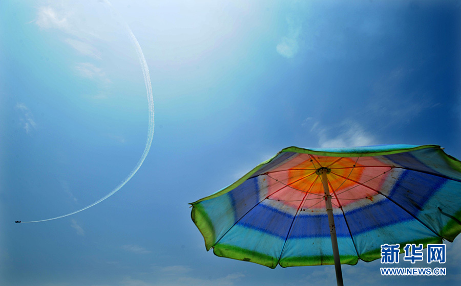 An aircraft performs aerobatics over Johns Beach in New York, the United States, May 28, 2011. 