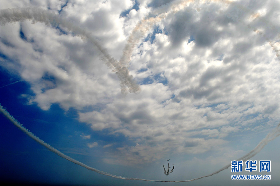 An aircraft performs aerobatics over Johns Beach in New York, the United States, May 28, 2011. 