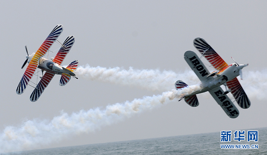 An aircraft performs aerobatics over Johns Beach in New York, the United States, May 28, 2011. 