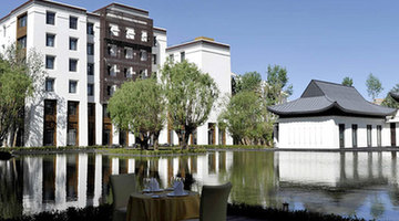 Tibet's first five-star hotel opens in Lhasa